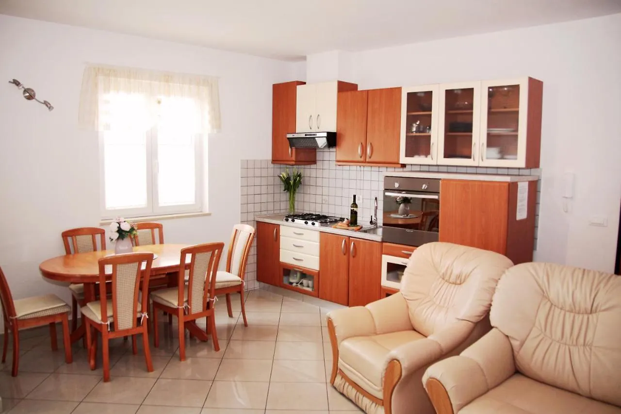 Apartment Matika, Terrace Apartment 10 Minutes Walk From Center Rovinj